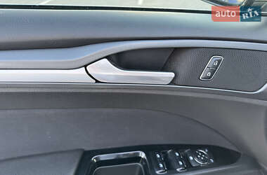 Седан Ford Fusion 2013 в 