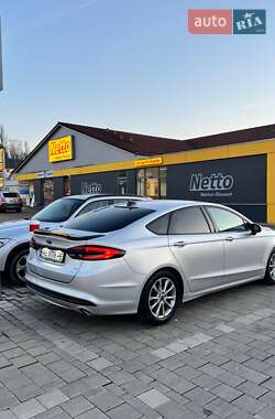 Седан Ford Fusion 2016 в 
