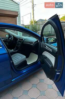 Седан Ford Fusion 2018 в 