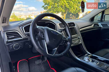 Седан Ford Fusion 2017 в 