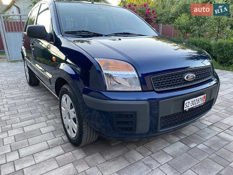 Хэтчбек Ford Fusion 2010 в 