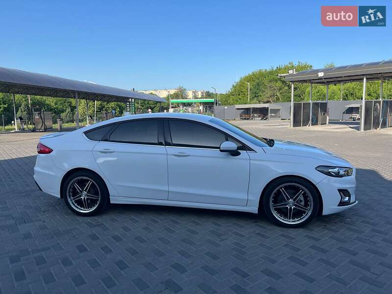 Седан Ford Fusion 2019 в Полтаві