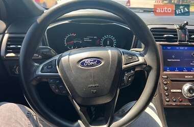 Седан Ford Fusion 2019 в 