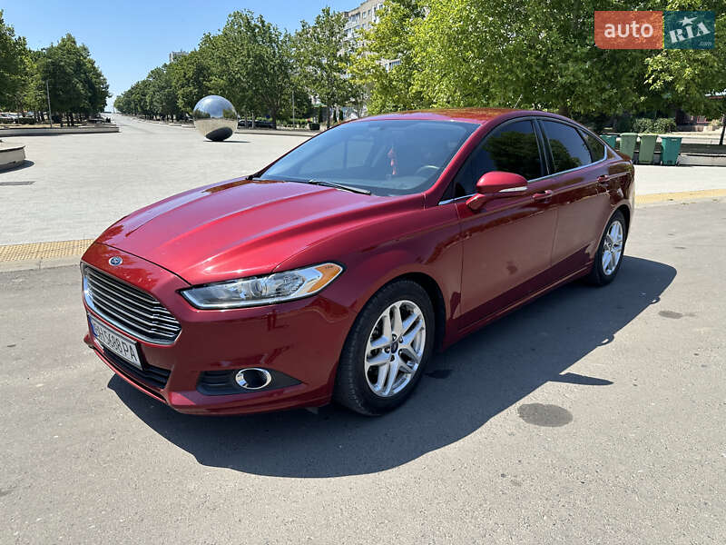 Седан Ford Fusion 2015 в Южном
