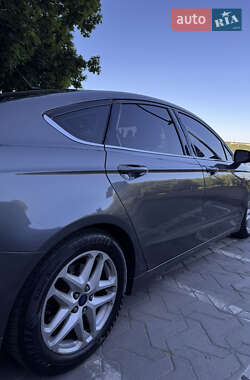 Седан Ford Fusion 2013 в 