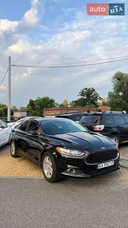 Седан Ford Fusion 2015 в 