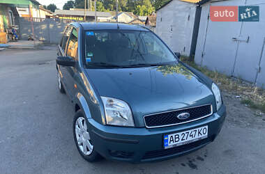 Хэтчбек Ford Fusion 2004 в 