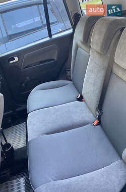 Хэтчбек Ford Fusion 2004 в 