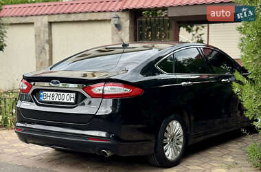 Седан Ford Fusion 2015 в 