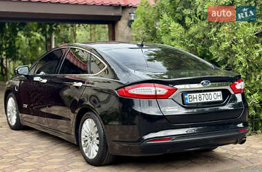 Седан Ford Fusion 2015 в 