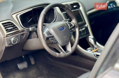 Седан Ford Fusion 2015 в 