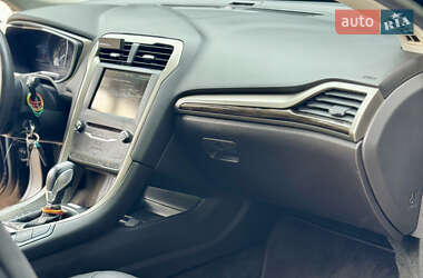 Седан Ford Fusion 2015 в 
