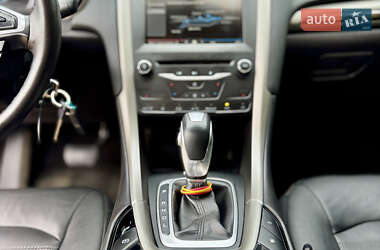 Седан Ford Fusion 2015 в 
