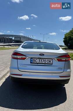 Седан Ford Fusion 2019 в 