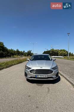 Седан Ford Fusion 2019 в 