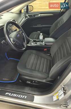Седан Ford Fusion 2019 в 