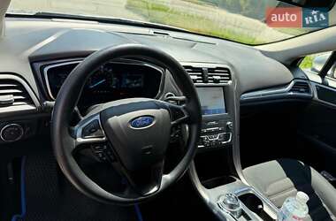 Седан Ford Fusion 2019 в 