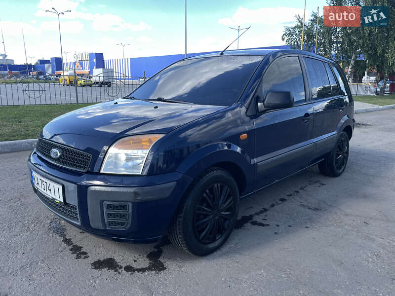Хэтчбек Ford Fusion 2010 в 