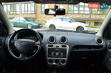 Хэтчбек Ford Fusion 2008 в 