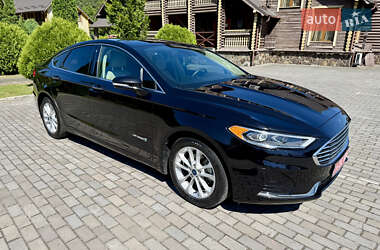 Седан Ford Fusion 2019 в 