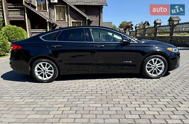 Седан Ford Fusion 2019 в 