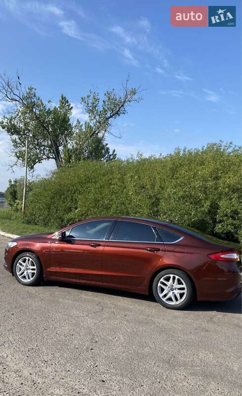 Седан Ford Fusion 2016 в 