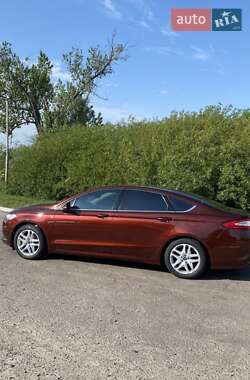Седан Ford Fusion 2016 в 
