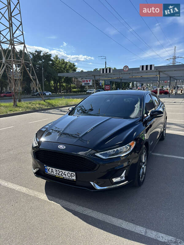 Седан Ford Fusion 2019 в 