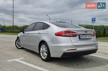 Седан Ford Fusion 2019 в 