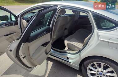 Седан Ford Fusion 2016 в 