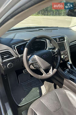 Седан Ford Fusion 2016 в 