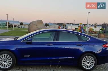 Седан Ford Fusion 2013 в 