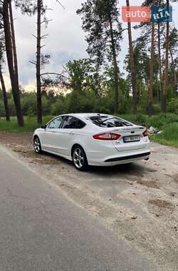 Седан Ford Fusion 2013 в 