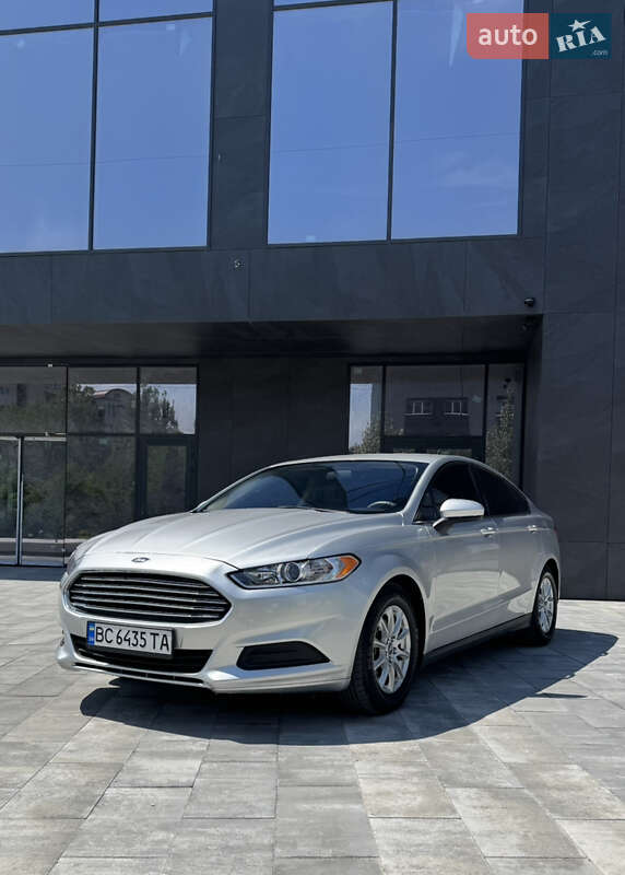 Седан Ford Fusion 2016 в 