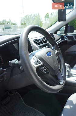 Седан Ford Fusion 2016 в 