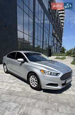 Седан Ford Fusion 2016 в 
