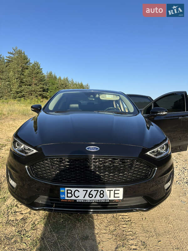 Седан Ford Fusion 2019 в Львові