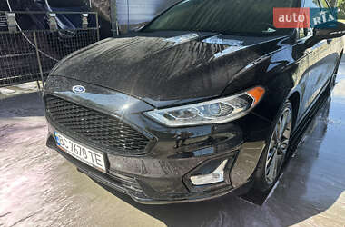 Седан Ford Fusion 2019 в Львове