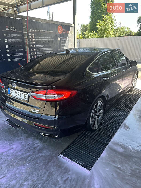 Седан Ford Fusion 2019 в Львові
