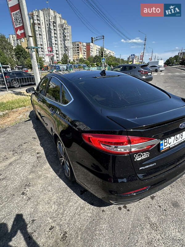 Седан Ford Fusion 2019 в Львові