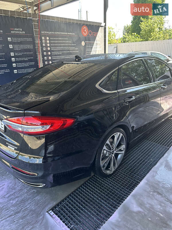 Седан Ford Fusion 2019 в Львові