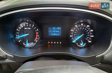 Седан Ford Fusion 2016 в 