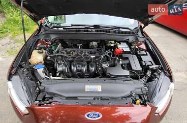 Седан Ford Fusion 2016 в 