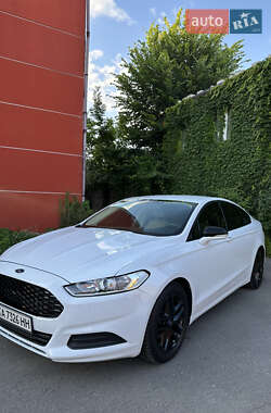 Седан Ford Fusion 2015 в 