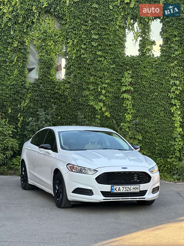 Седан Ford Fusion 2015 в 