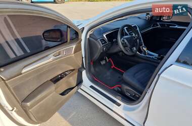 Седан Ford Fusion 2015 в 