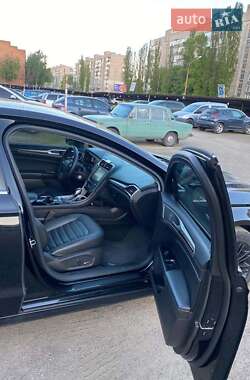 Седан Ford Fusion 2016 в 