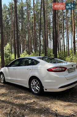 Седан Ford Fusion 2015 в 