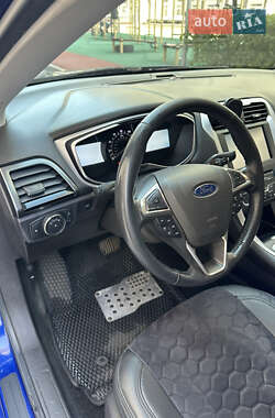 Седан Ford Fusion 2016 в 