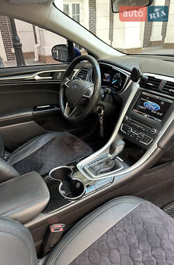 Седан Ford Fusion 2016 в 